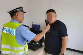 男子酒驾躲避处罚 缴费过程中和女友“偷梁换柱”被识破图片