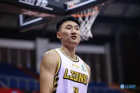 官方：李京龙两年合同加盟广州队图片