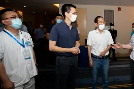 区委书记倪耀明走访隔离点：把“篱笆”扎得更紧一些，让老百姓放心图片