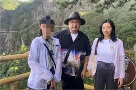 网友江西明月山偶遇徐峥陶虹 夫妻出游互动甜蜜图片