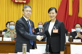 34岁清华女博士，当选县长图片