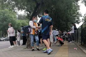 壹现场丨自发形成的游乘降点垃圾成“灾”该咋治？图片