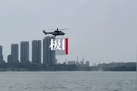直击湖北直升机救生培训水上实训——黄家湖上顶“风”练兵图片