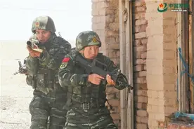 赴汤蹈火、冲锋陷阵，是他30年军旅生涯的真实写照图片