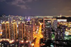 山东青岛西海岸新区夜色阑珊灯火璀璨图片