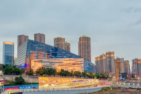 重庆科技馆关于巨幕影厅临时关闭的公告图片
