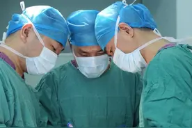 家族遗传致手足畸形 专家：应尽可能在学龄前进行手术图片