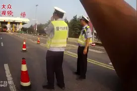 酒驾男为躲处罚，竟和女友“偷梁换柱”图片