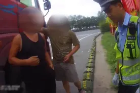 两名长途司机高速路上突发急性肠胃炎 交警及时救助图片