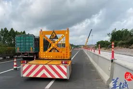 国内首次！“安全神器”在茂湛高速改扩建上线，防撞缓冲+智能预警图片