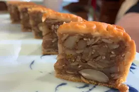 传统回归！五仁月饼受年轻人追捧图片