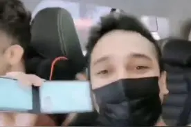 外国小伙驾考科目一拿了92分 办到驾照后发视频感谢车管所民警图片