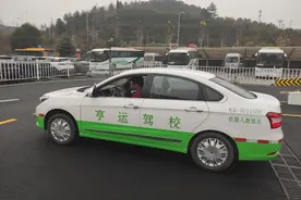 开上智能教练车 学车轻松又高效图片