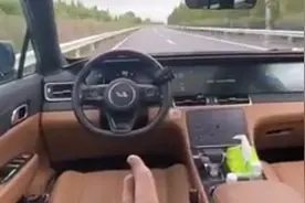 理想车主脱离驾驶位使用自动驾驶？理想：错误驾驶，规避监测图片