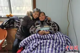 2000多个日夜不离不弃 妻子用爱唤醒“沉睡”丈夫图片