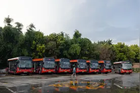 成都120辆“新式公交车”投用！配备真皮座椅、USB充电接口图片