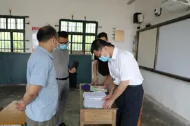 区委书记高鑫到兴宁区昆仑镇黄宣小学东兴教学点调研并走访慰问家庭困难学生图片