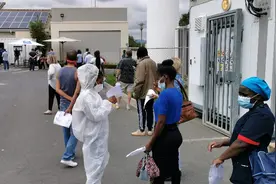 南非直飞中国航班停航，大使馆将为中转赴华人员核发健康码图片