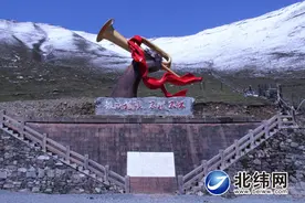 中央红军翻越夹金山图片