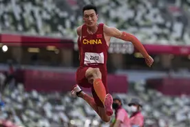 历史性突破！中国选手朱亚明男子三级跳远摘银图片