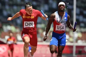 男子4x100米接力：中国队晋级决赛图片