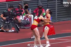 恭喜！中国男女田径队双双闯入奥运百米接力决赛，明晚见图片