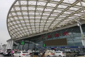 受台风“卢碧”影响，广州南站部分列车临时停运图片