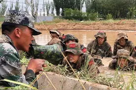 特战尖刀锋出鞘①特战旅出了个“魔鬼教头”图片