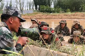 特战尖刀锋出鞘①特战旅出了个“魔鬼教头”图片
