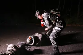 中国军人血与情 特战营长刘近的26处伤疤和1封家书图片