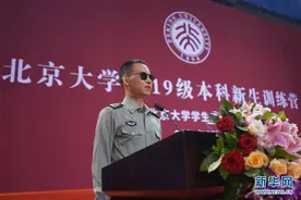 在习近平强军思想指引下·我们在战位报告丨“生命不息，奋斗不止”——记“排雷英雄战士”杜富国图片