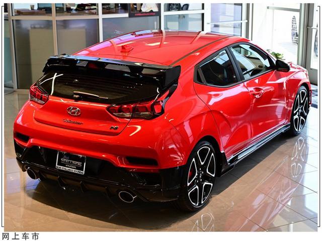 现代全新高性能轿车实拍！搭2.0T引擎+运动套件，不对称三门设计