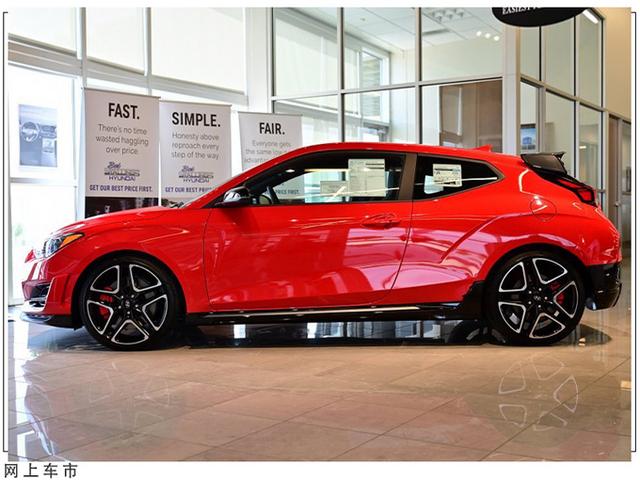 现代全新高性能轿车实拍！搭2.0T引擎+运动套件，不对称三门设计