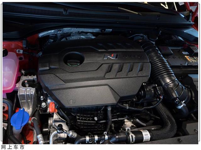 现代全新高性能轿车实拍！搭2.0T引擎+运动套件，不对称三门设计