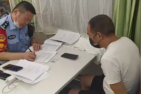 “不帮忙都算了，还干这种事！”趁防疫消杀偷列车员手机藏垃圾桶，男子惹众怒图片