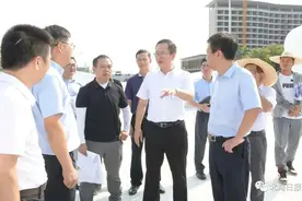 廖立勇：严格按照时间节点倒排工期，通力配合推进银滩改造提升图片