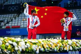 跳水女子10米跳台决赛：中国选手包揽冠亚军图片