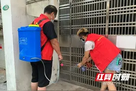 长沙青竹湖畔社区携手志愿者织密防疫安全网图片