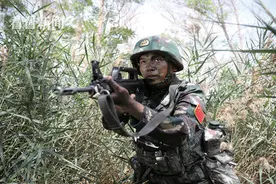 “最美新时代革命军人”——“魔鬼教官”刘近图片