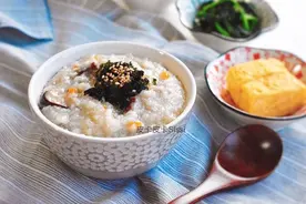 丰富餐桌味：韩国牛肉蔬菜粥图片