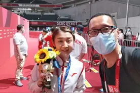 双冠王 不是梦！陈梦与队友孙颖莎王曼昱合作拿下女团冠军图片