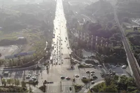 首条“潮汐车道”在四川内江落地 能否疏通“堵车长龙”？图片