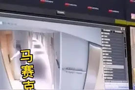 裸男凌晨闯入女顾客房间，曾游荡酒店三层客房，上海警方将其行拘五日图片