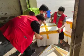 用冰宠你！酷暑中他们“花式”制冰为抗疫人员送清凉图片