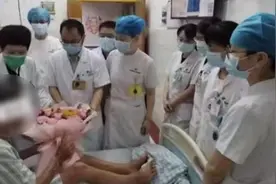 全红婵破纪录摘金！爷爷在病床上见证激动落泪视频封面