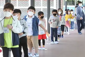 老师伪装家政阿姨，深夜上车补课：韩国疯狂打击课外补习，失败图片