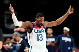 美国女篮队员：我们四个球员和阿德巴约进行了激烈的桌游对决图片