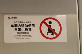 上海地铁多线路现“板凳族”，乘客：可以理解，但不提倡视频封面