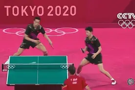 许昕把球打到马龙背上 龙队吓得缩成一团 网友：历史总是如此的相似图片