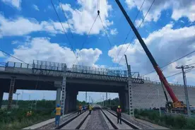 钢桁梁架设收官 距离长白铁路提速目标更近一步图片
